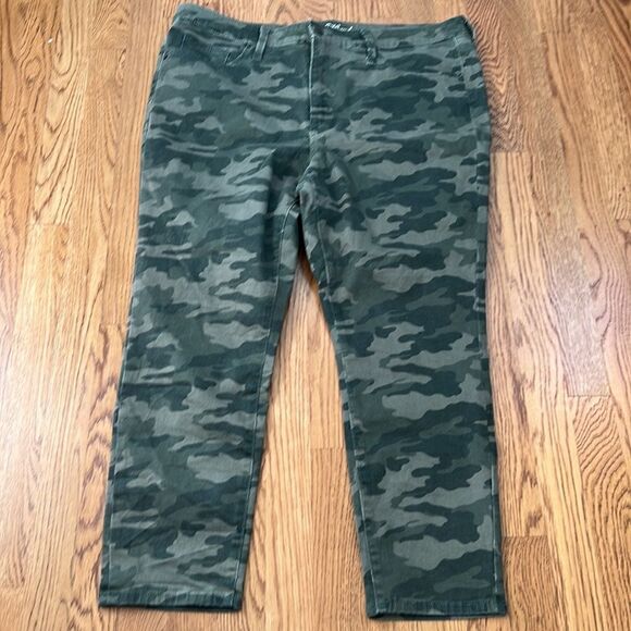 Universal Thread High Rise Crop Camo Jean 18/34 - Picture 1 of 6